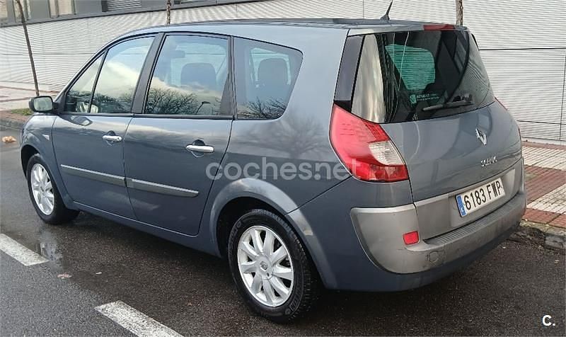 Usado Renault Grand Scénic II Dynamique 130 CV (95 kW) 2007 Gris / plata Monovolumen