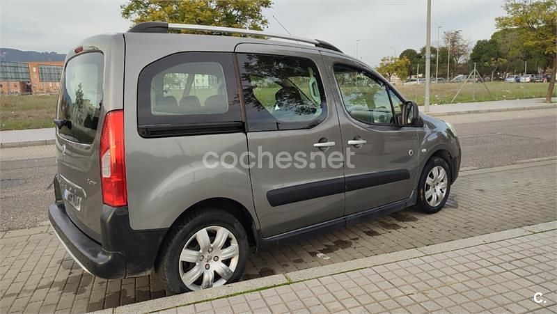 Usado Peugeot Partner Tepee Active 92 CV (67 kW) 2012 Beige Monovolumen