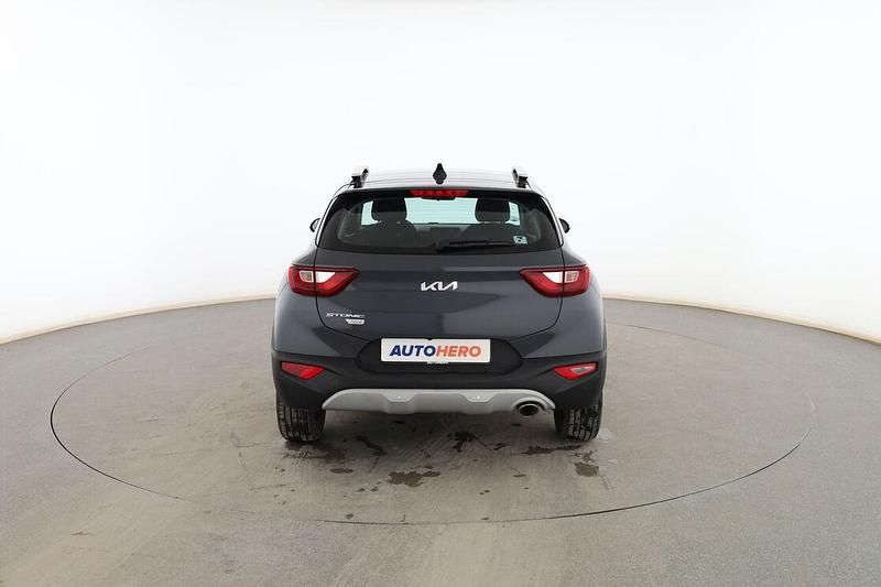 Usado Kia Stonic Style 101 HP (74 kW) 2021 Cinzento SUV