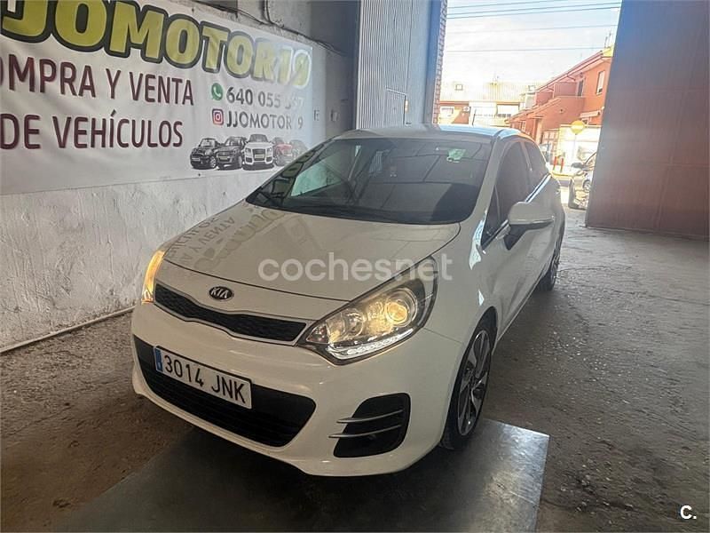 Blanco Usado 2016 Kia Rio Berlina | 7800 € (Precio justo) - Imagen 1/4