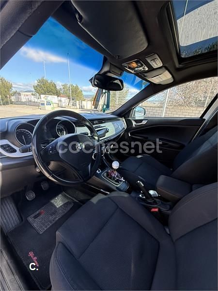 Usado Alfa Romeo Giulietta Distinctive 105 CV (77 kW) 2012 Blanco Utilitario