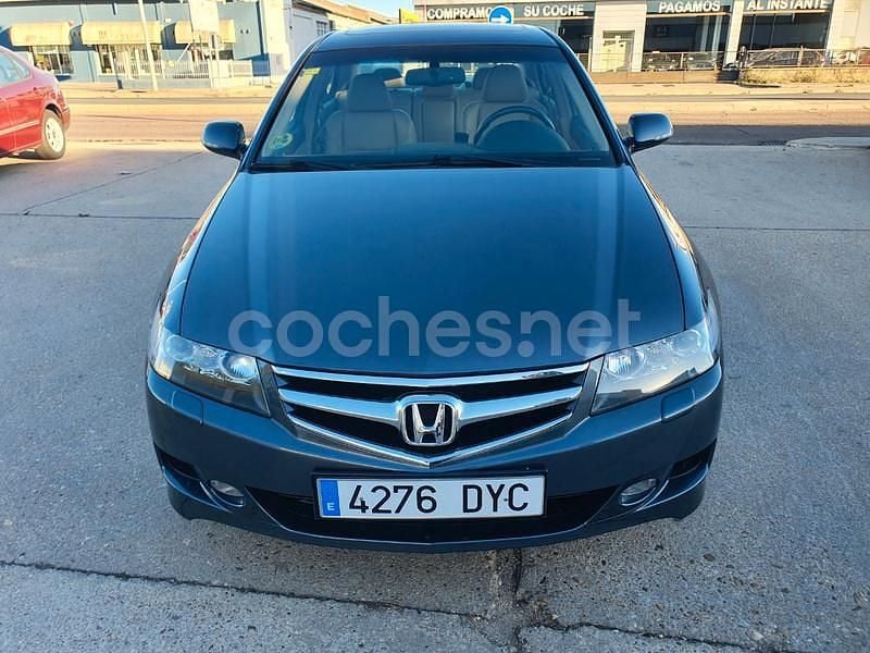 Usado Honda Accord Executive 140 CV (102 kW) 2006 Gris / plata Berlina