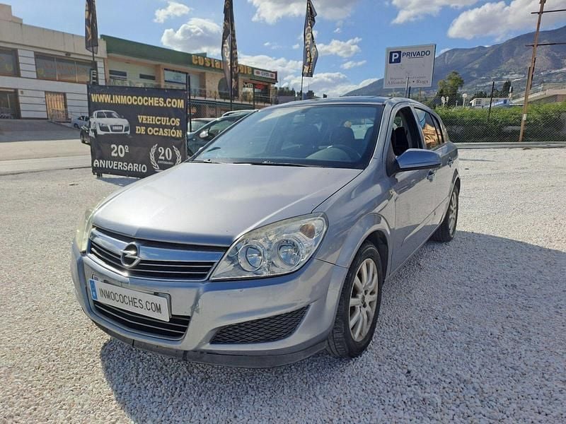 Usado Opel Astra Cosmo 100 CV (73 kW) 2007 Gris Utilitario