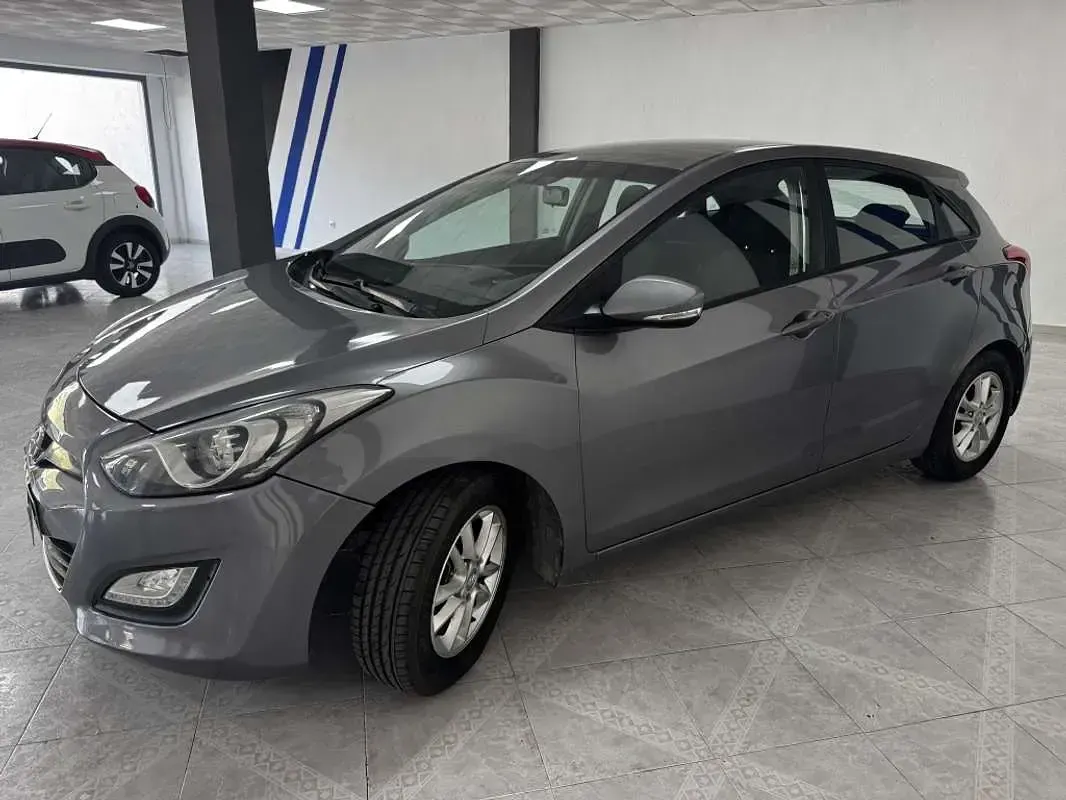 Usado Hyundai i30 90 CV (66 kW) 2014 Beige Utilitario