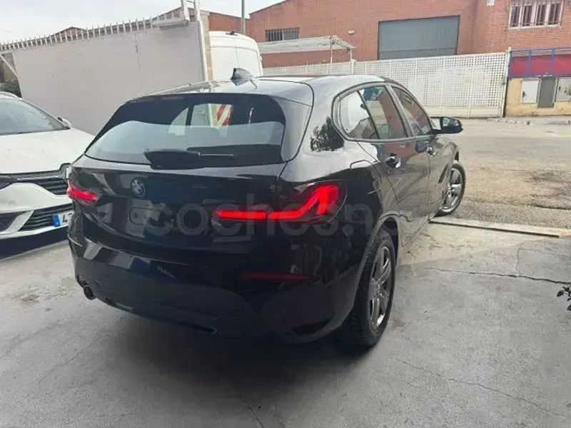 Usado BMW 118 136 CV (100 kW) 2022 Negro Utilitario