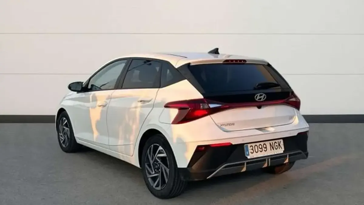 Usado Hyundai i20 80 CV (58 kW) 2025 Blanco Utilitario