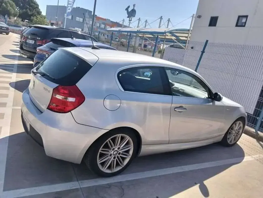 Usado BMW 118 150 CV (110 kW) 2008 Gris Utilitario