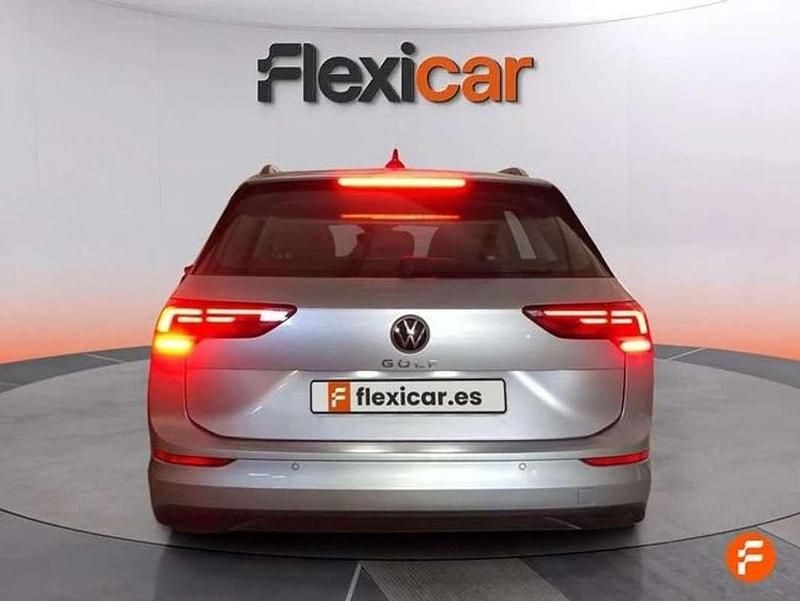 Usado VW Golf VIII 116 CV (85 kW) 2021 Gris Familiar