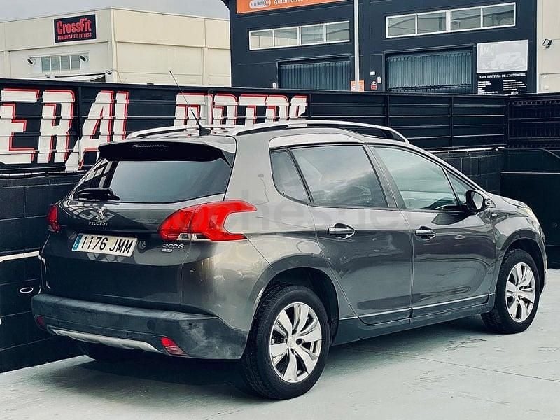Usado Peugeot 2008 Style 110 CV (80 kW) 2017 Gris / plata SUV