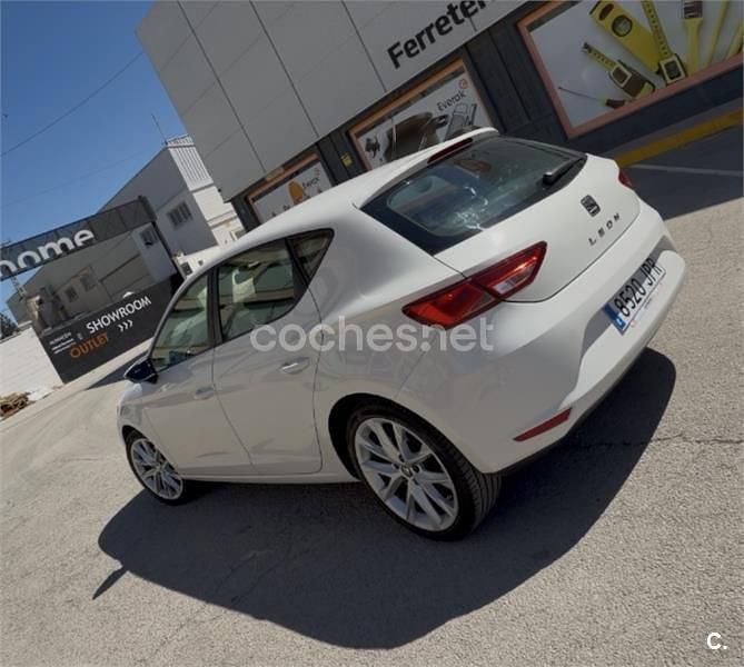 Używany Seat Leon Style 110 KM (80 kW) 2016 Biały Sedan/Limuzyna