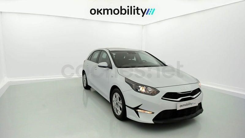 Używany Kia Ceed 120 KM (88 kW) 2022 Biały Hatchback