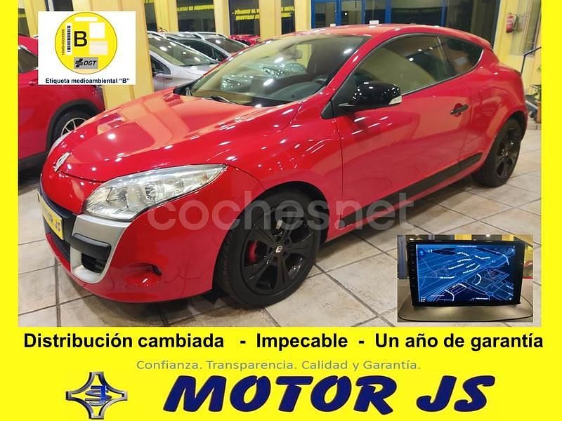 Usado Renault Mégane Dynamique 110 CV (80 kW) 2011 Rojo Berlina