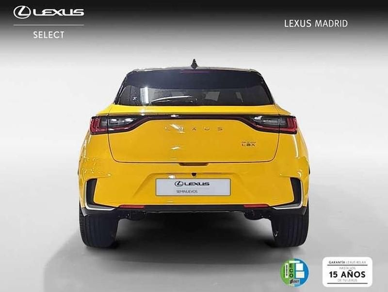 Usado Lexus LBX 137 CV (100 kW) 2025 Amarillo SUV