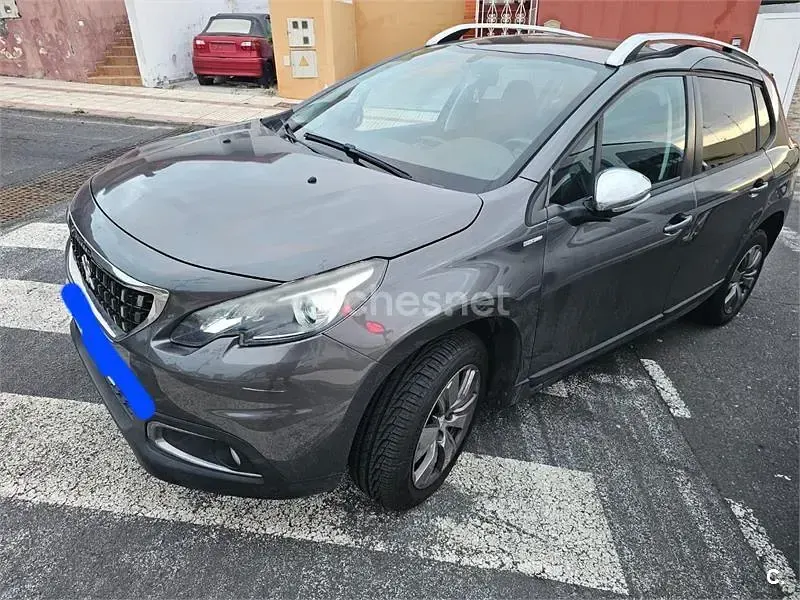 Usado Peugeot 2008 Style 100 CV (73 kW) 2018 Gris / plata SUV
