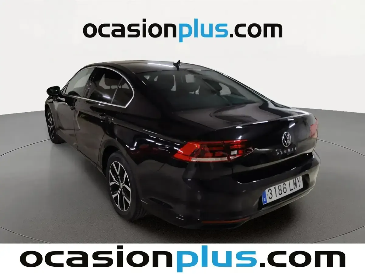 Usado VW Passat Executive 150 CV (110 kW) 2021 Negro Berlina
