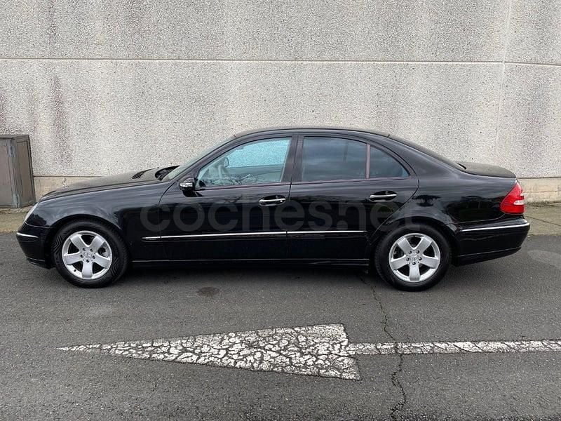 Usado Mercedes E220 Avantgarde 150 CV (110 kW) 2004 Negro Berlina
