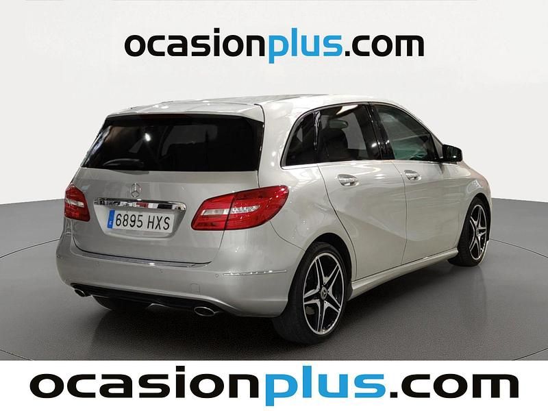 Usado Mercedes B180 109 CV (80 kW) 2014 Gris plata Monovolumen