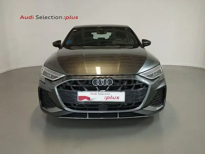 Usado Audi A3 S-Line 204 CV (150 kW) 2025 Gris / plata Berlina