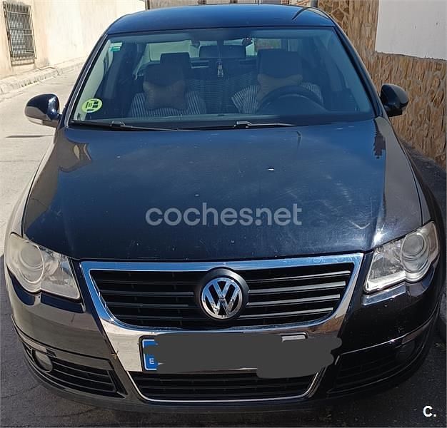Usado VW Passat Advance 140 CV (102 kW) 2004 Negro Berlina