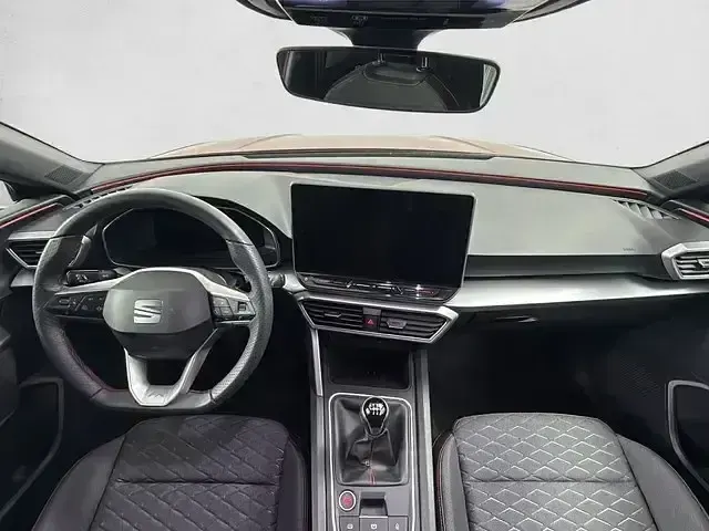 Usado Seat Leon FR 116 CV (85 kW) 2025 Rojo Berlina