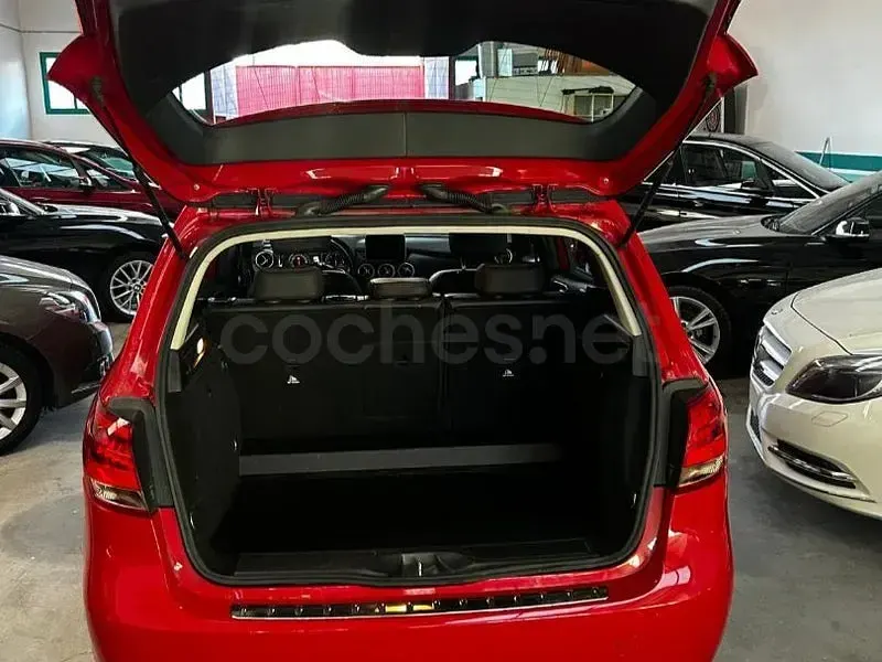Usado Mercedes B220 177 CV (130 kW) 2016 Rojo Utilitario