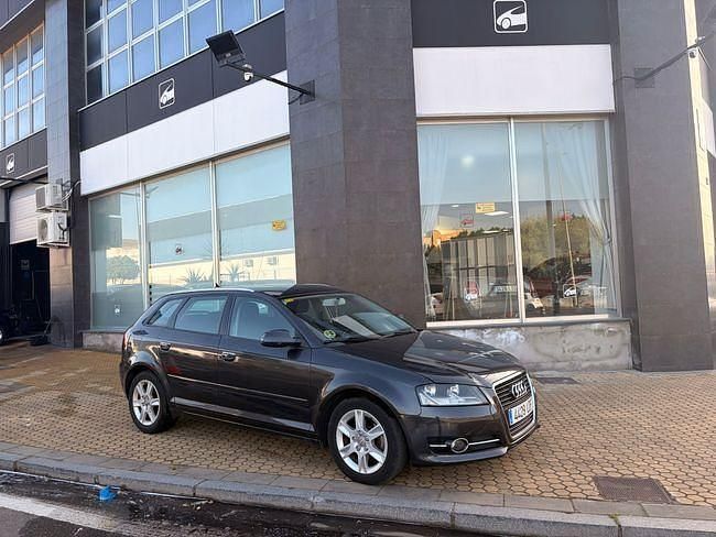 Usado Audi A3 Attraction 105 CV (77 kW) 2012 Negro Utilitario