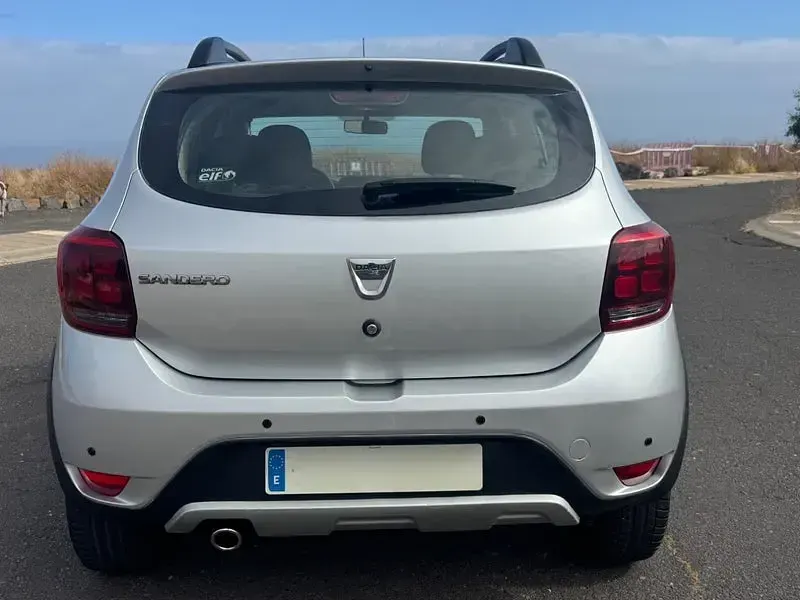 Usado Dacia Sandero Stepway 90 CV (66 kW) 2017 Gris / plata Berlina