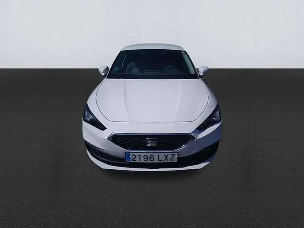 Usado Seat Leon Style 110 CV (80 kW) 2022 Blanco Utilitario