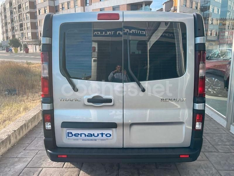 Usado Renault Trafic Equilibre 150 CV (110 kW) 2023 Gris / plata Monovolumen