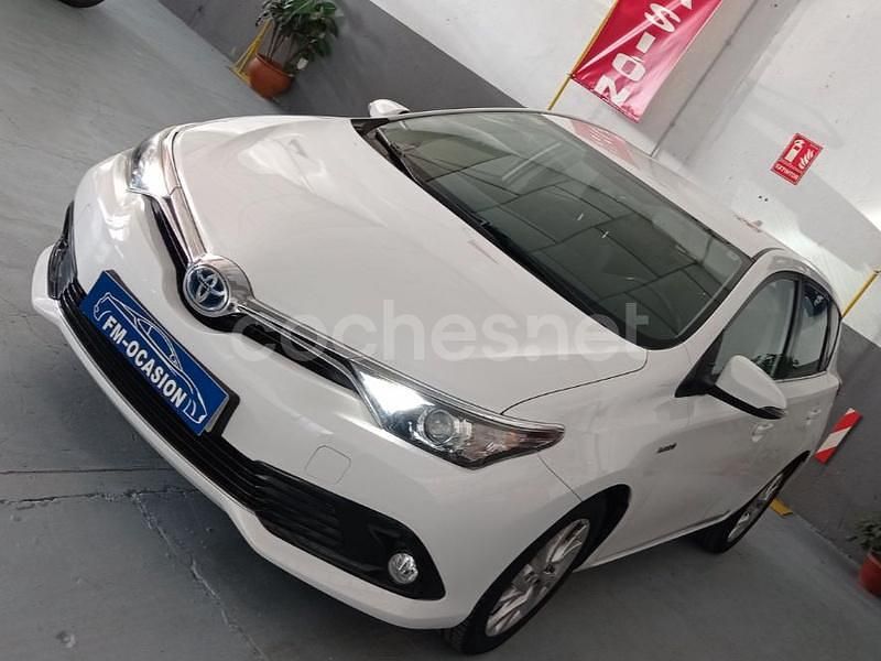 Usado Toyota Auris Hybrid Business Edition 136 CV (100 kW) 2018 Blanco Berlina
