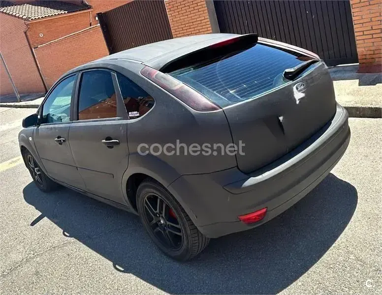 Usado Ford Focus Trend 100 CV (73 kW) 2006 Negro Berlina
