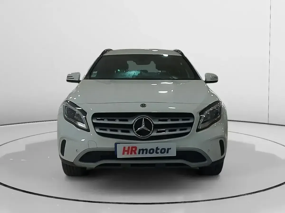 Käytetty Mercedes GLA180 122 HP (89 kW) 2017 Valkoinen Katumaasturi