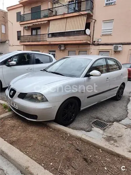 Usado Seat Cordoba Stella 100 CV (73 kW) 2003 Gris / plata Berlina