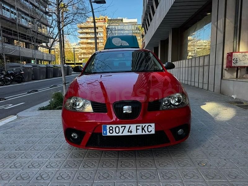 Usado Seat Ibiza Reference 100 CV (73 kW) 2007 Rojo Utilitario