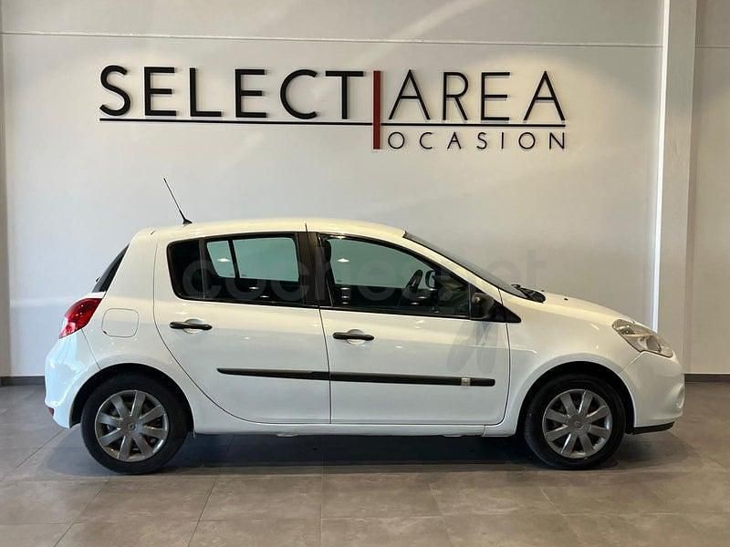 Usado Renault Clio IV Dynamique 90 CV (66 kW) 2014 Blanco Berlina