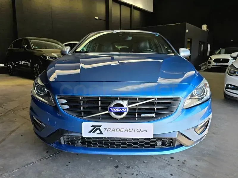 Usado Volvo V60 R-Design Momentum 181 CV (133 kW) 2014 Azul Familiar