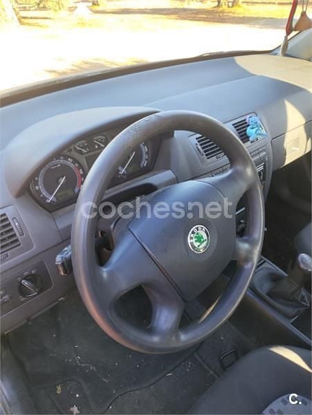 Usado Skoda Fabia Classic 64 CV (47 kW) 2005 Verde Berlina