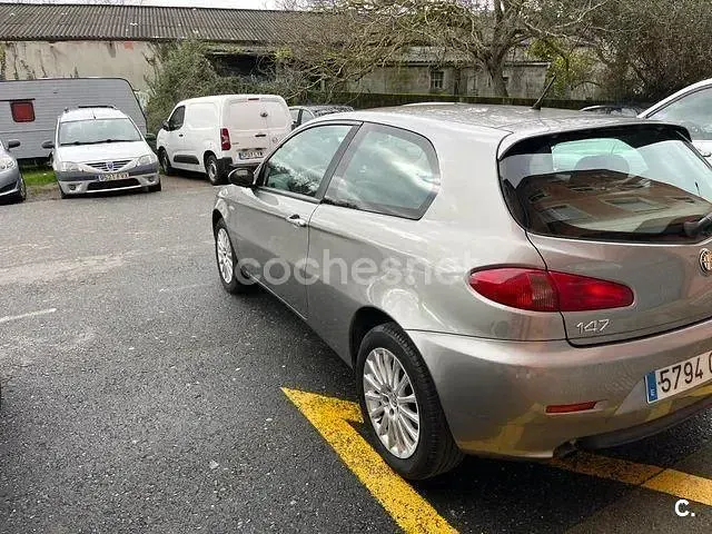 Usado Alfa Romeo 147 Distinctive 105 CV (77 kW) 2008 Gris / plata Utilitario