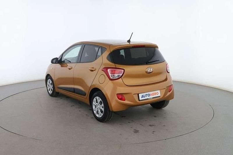 Usado Hyundai i10 GO! 67 CV (49 kW) 2016 Naranja Utilitario