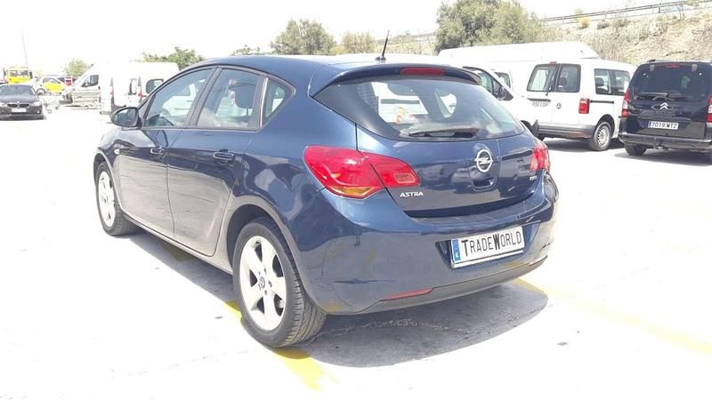 Usado Opel Astra Excellence 125 CV (91 kW) 2013 Azul Utilitario