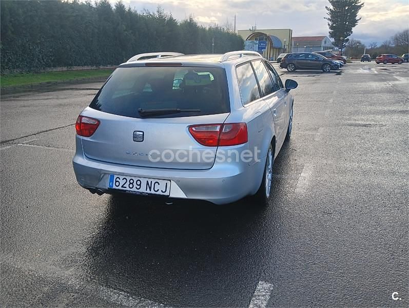 Usado Seat Exeo Sport 143 CV (105 kW) 2010 Gris / plata Familiar