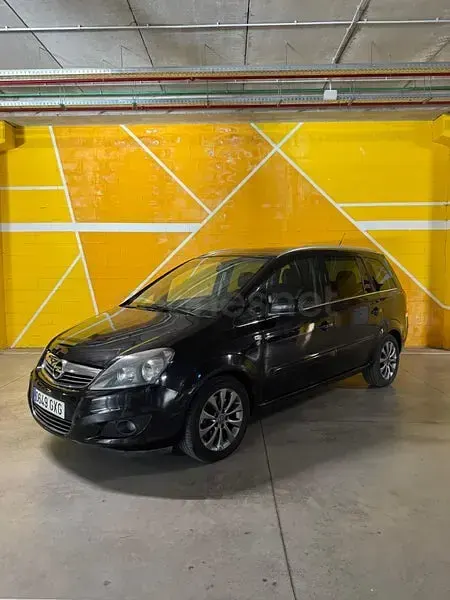Usado Opel Zafira 110 HP (80 kW) 2010 Preto Monovolume