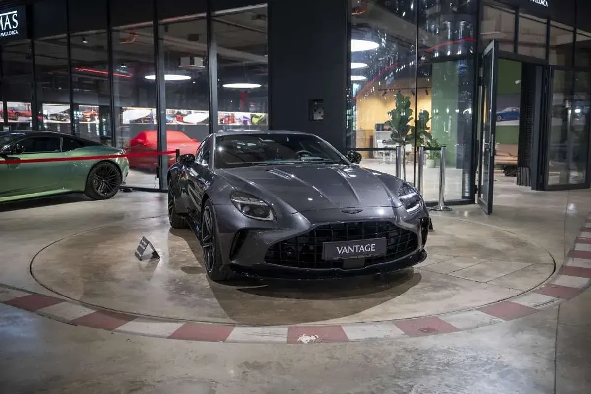 Nuevo Aston Martin Vantage 665 CV (489 kW) 2025 Gris Coupe