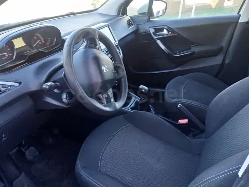 Usado Peugeot 208 Active 99 CV (72 kW) 2018 Blanco Utilitario