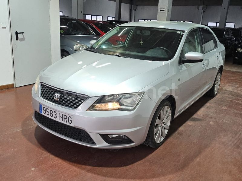 Usado Seat Toledo Reference 105 CV (77 kW) 2013 Gris / plata Berlina
