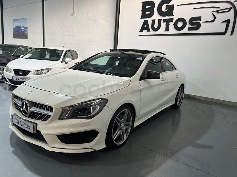 Usado Mercedes CLA220 AMG line 170 CV (125 kW) 2013 Blanco Berlina
