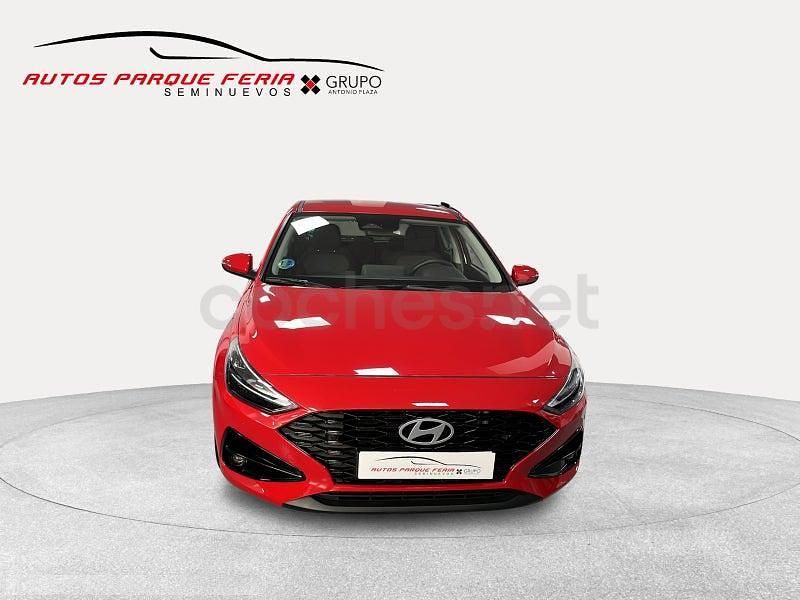 Usado Hyundai i30 100 CV (73 kW) 2024 Rojo Familiar