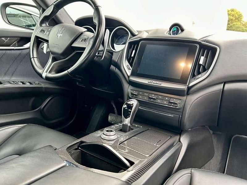 Usado Maserati Ghibli GranLusso 349 CV (256 kW) 2017 Gris Berlina