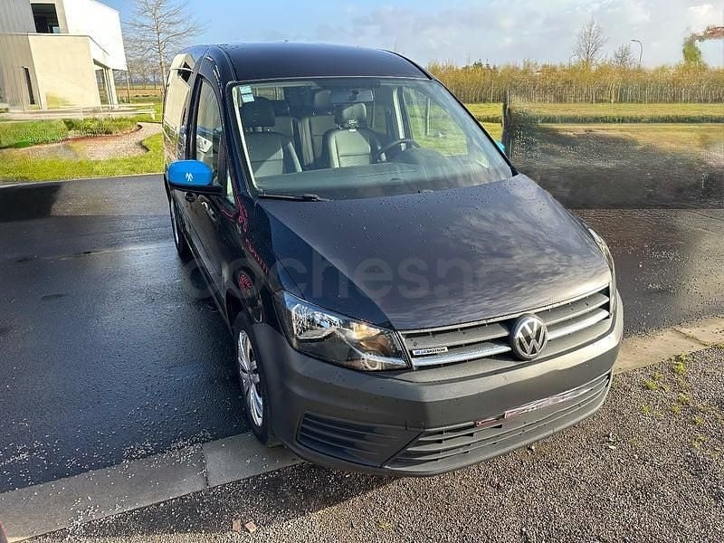 Usado VW Caddy Maxi Trendline 110 CV (80 kW) 2020 Negro Monovolumen