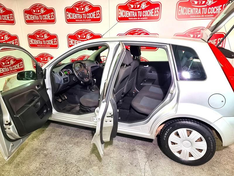 Usado Ford Fiesta Trend 97 CV (71 kW) 2008 Gris Utilitario